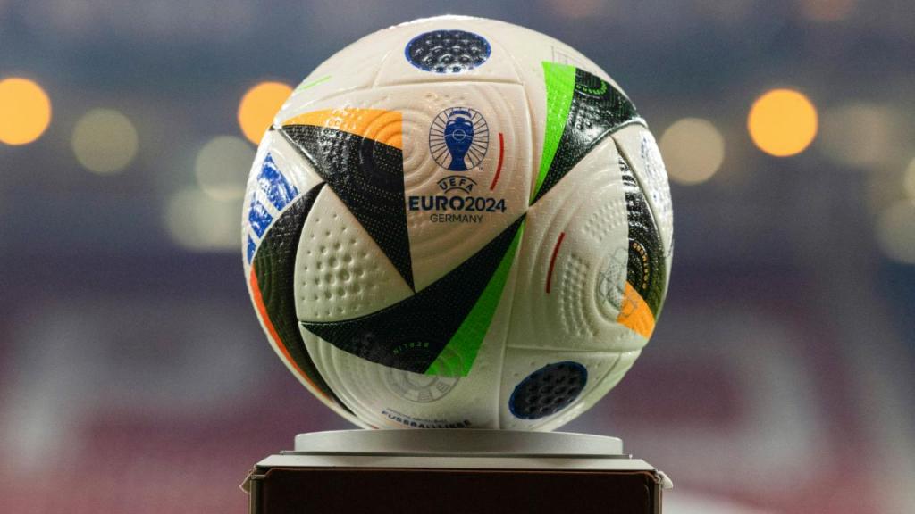 Fussballliebe, a bola do Euro 2024(Photo by Craig Foy/SNS Group via Getty Images)