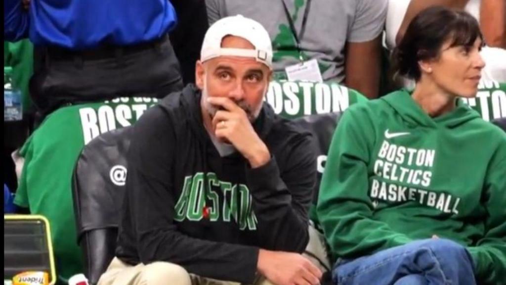 Pep Guardiola esteve no TD Garden a apoiar os Boston Celtics (X: @cityreport_)
